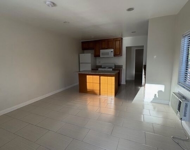 315 N Coronado Street - Photo Thumbnail 5