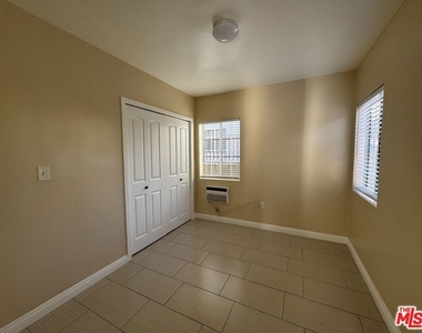 315 N Coronado Street - Photo Thumbnail 8