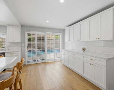 6206 Hesperia Avenue - Photo Thumbnail 5
