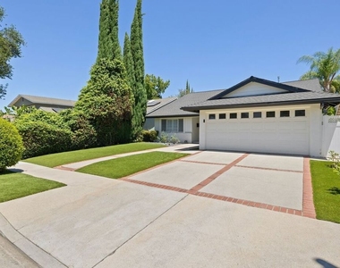 6206 Hesperia Avenue - Photo Thumbnail 16