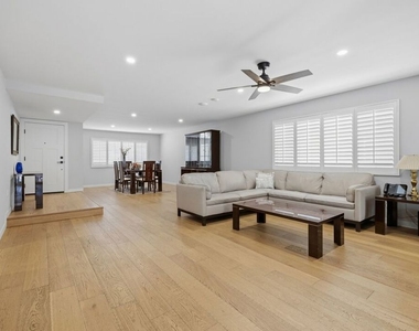 6206 Hesperia Avenue - Photo Thumbnail 2