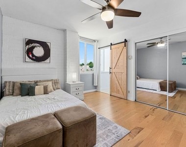 540 Kelton Avenue - Photo Thumbnail 9