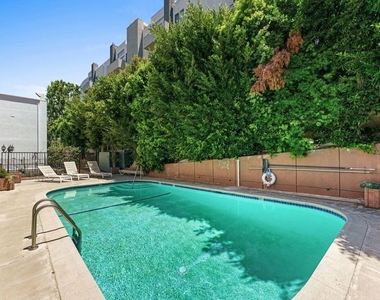 540 Kelton Avenue - Photo Thumbnail 16