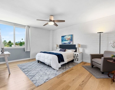 540 Kelton Avenue - Photo Thumbnail 7