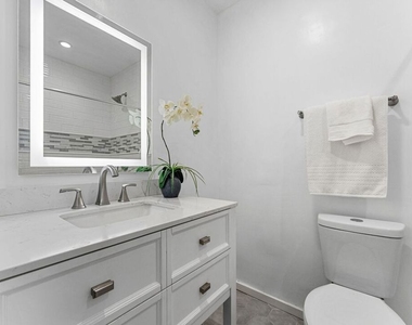540 Kelton Avenue - Photo Thumbnail 13