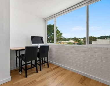 540 Kelton Avenue - Photo Thumbnail 10