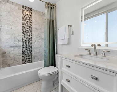 540 Kelton Avenue - Photo Thumbnail 11