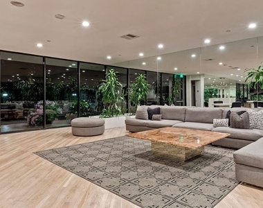 10350 Wilshire Boulevard - Photo Thumbnail 34