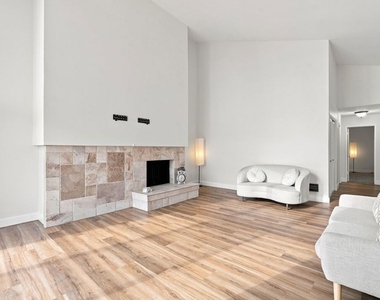 2322 Palos Verdes Drive - Photo Thumbnail 2