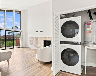 2322 Palos Verdes Drive - Photo Thumbnail 19
