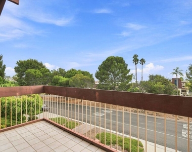 2322 Palos Verdes Drive - Photo Thumbnail 4