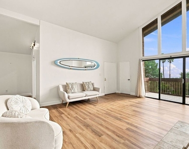 2322 Palos Verdes Drive - Photo Thumbnail 3