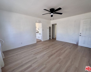 1542 W 60th Street - Photo Thumbnail 9