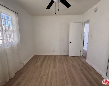 1542 W 60th Street - Photo Thumbnail 15
