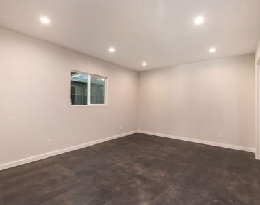 2528 Clyde Ave - Photo Thumbnail 11