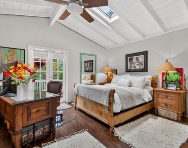 8936 Wonderland Avenue - Photo Thumbnail 11