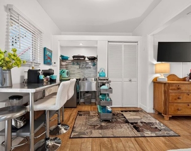 8936 Wonderland Avenue - Photo Thumbnail 21
