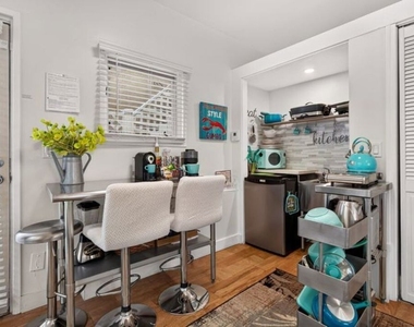8936 Wonderland Avenue - Photo Thumbnail 22
