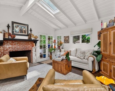 8936 Wonderland Avenue - Photo Thumbnail 4
