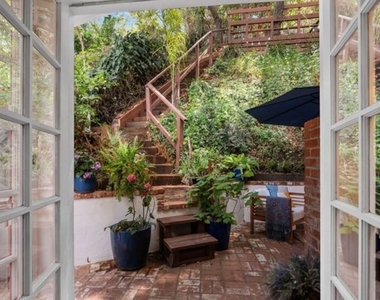 8936 Wonderland Avenue - Photo Thumbnail 7