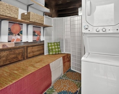 8936 Wonderland Avenue - Photo Thumbnail 28