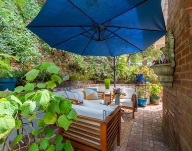 8936 Wonderland Avenue - Photo Thumbnail 27