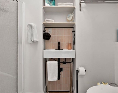 8936 Wonderland Avenue - Photo Thumbnail 23