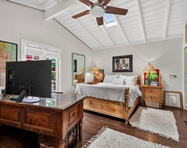 8936 Wonderland Avenue - Photo Thumbnail 12