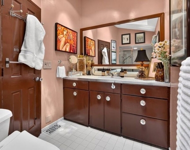 8936 Wonderland Avenue - Photo Thumbnail 16