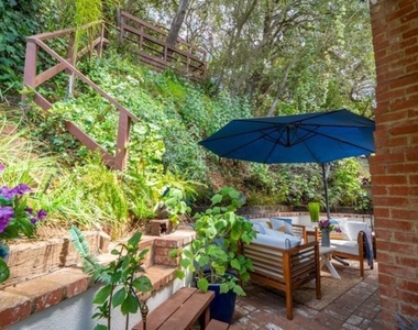 8936 Wonderland Avenue - Photo Thumbnail 26