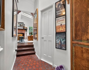 8936 Wonderland Avenue - Photo Thumbnail 10