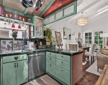 8936 Wonderland Avenue - Photo Thumbnail 8