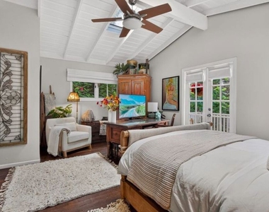 8936 Wonderland Avenue - Photo Thumbnail 13