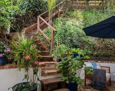 8936 Wonderland Avenue - Photo Thumbnail 25