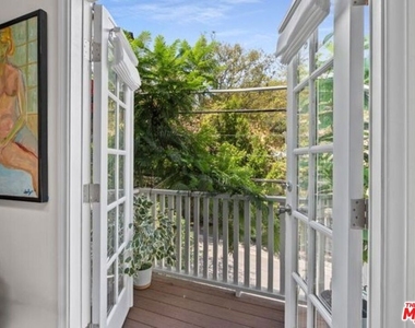 8936 Wonderland Avenue - Photo Thumbnail 14