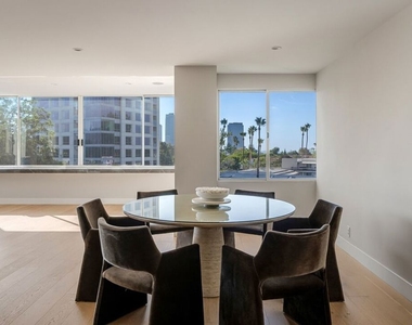 875 Comstock Avenue - Photo Thumbnail 4