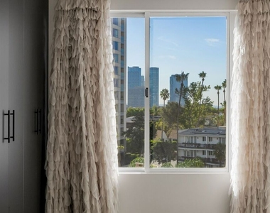 875 Comstock Avenue - Photo Thumbnail 7