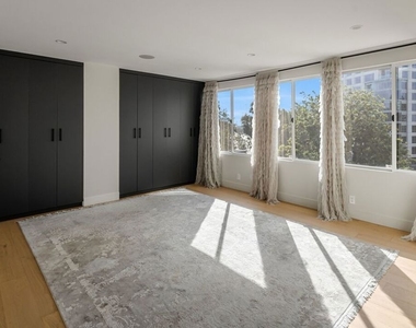 875 Comstock Avenue - Photo Thumbnail 6