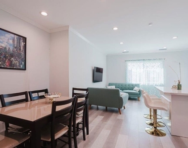 9620 Woodale Avenue - Photo Thumbnail 52