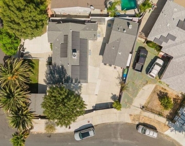 9620 Woodale Avenue - Photo Thumbnail 5