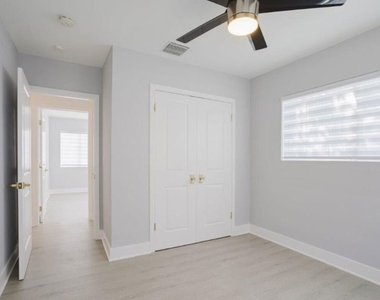 9620 Woodale Avenue - Photo Thumbnail 40