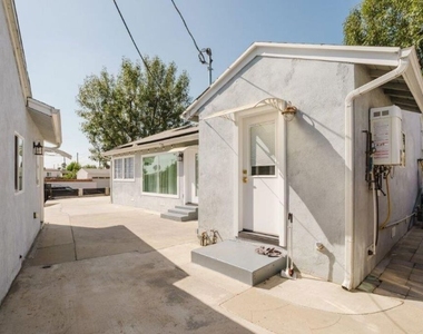 9620 Woodale Avenue - Photo Thumbnail 72