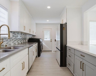 9620 Woodale Avenue - Photo Thumbnail 23