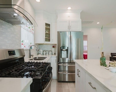 9620 Woodale Avenue - Photo Thumbnail 50