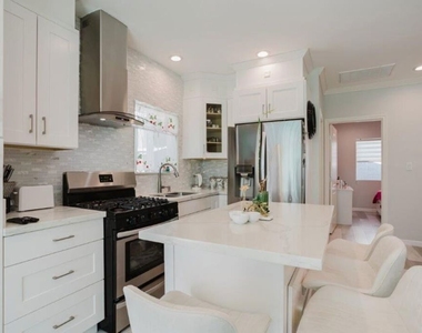 9620 Woodale Avenue - Photo Thumbnail 46