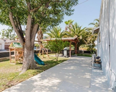 9620 Woodale Avenue - Photo Thumbnail 59