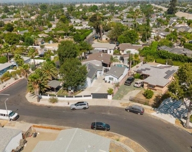 9620 Woodale Avenue - Photo Thumbnail 4