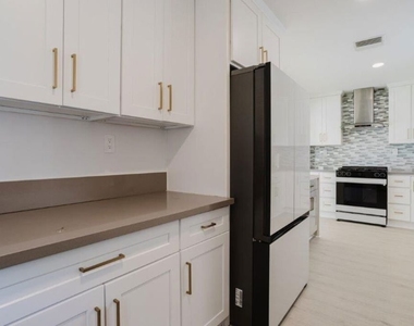 9620 Woodale Avenue - Photo Thumbnail 26