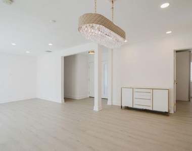 9620 Woodale Avenue - Photo Thumbnail 18