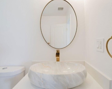 9620 Woodale Avenue - Photo Thumbnail 34
